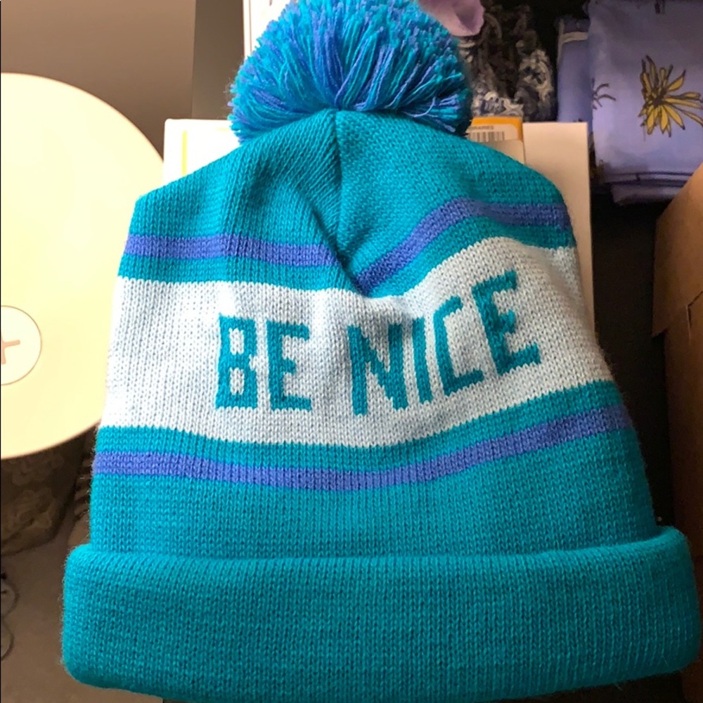 BE NICE beanie Charlavail